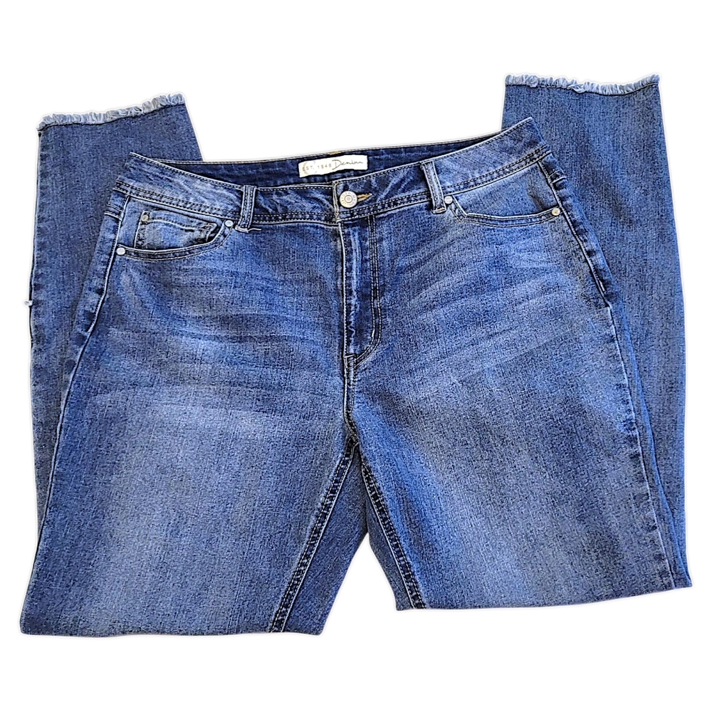 Est. 1946 Womens Size 12 Medium Wash Denim Jeans With Fringed Detail